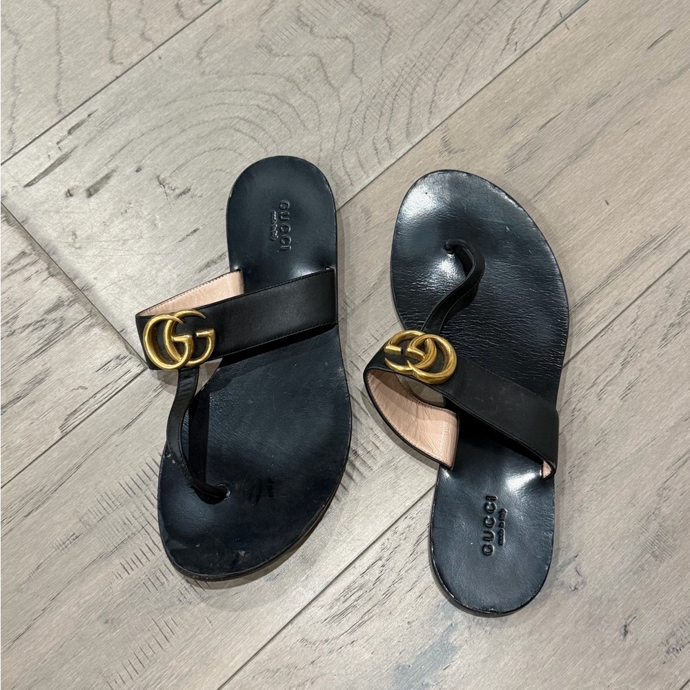 Gucci Black Leather Gold GG Logo Toe-Loop Sandals